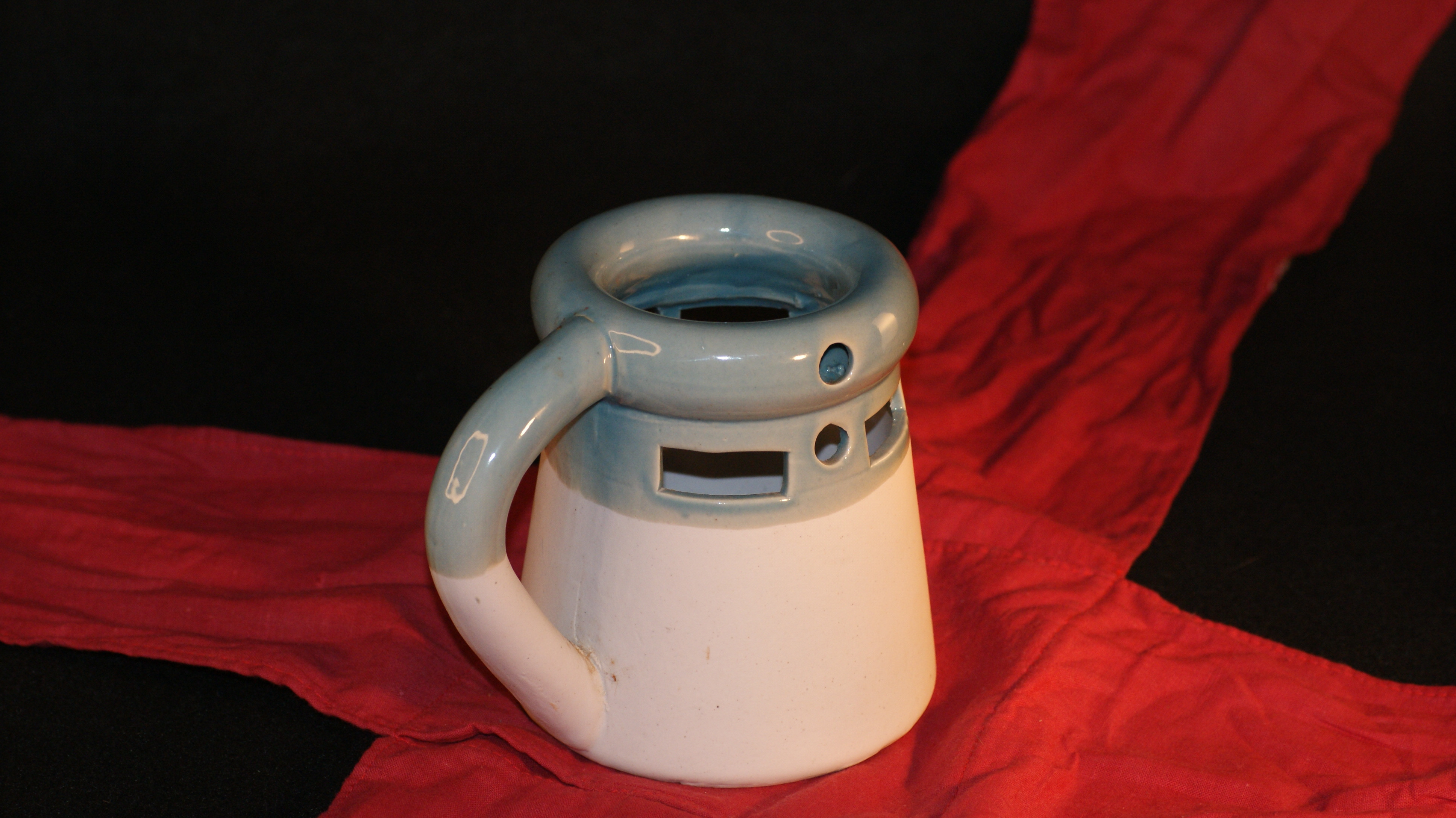 Rusische beker puzzel met speciale zakdoek waarin hij verpakt is.